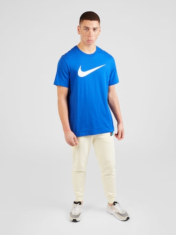 Nike Sportswear - Camiseta 'Swoosh' en azul
