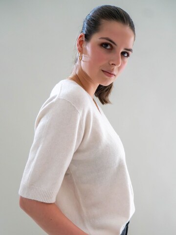 WEARABLE STORIES Trui 'Rune' in Beige