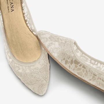 LASCANA Ballet Flats in Beige