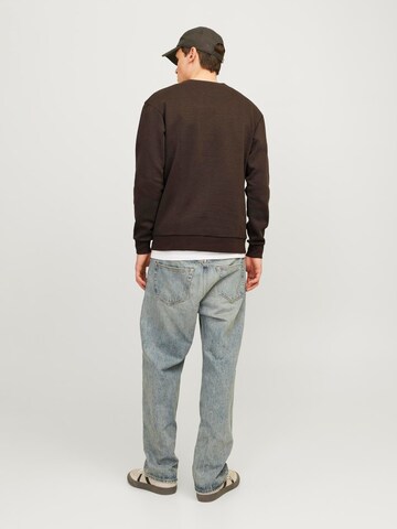 Sweat-shirt 'JJEBradley' JACK & JONES en marron