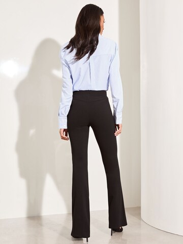 Bootcut Pantaloni di Lipsy in nero