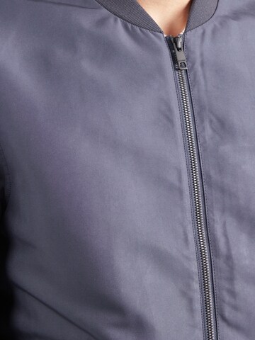 Veste mi-saison 'Rex' elvine en bleu