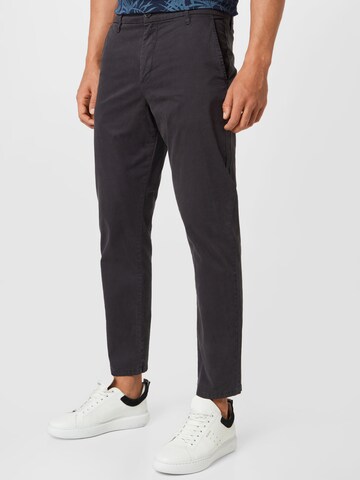 QS Regular Chino 'Elroy' in Zwart: voorkant