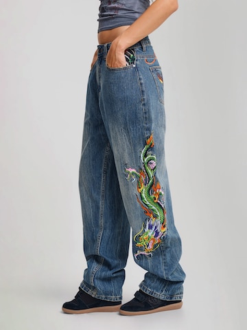 Ed Hardy Loosefit Τζιν 'Kriechender Drache' σε μπλε: μπροστά