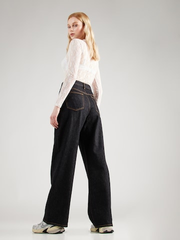 TOPSHOP Loosefit Jeans i svart