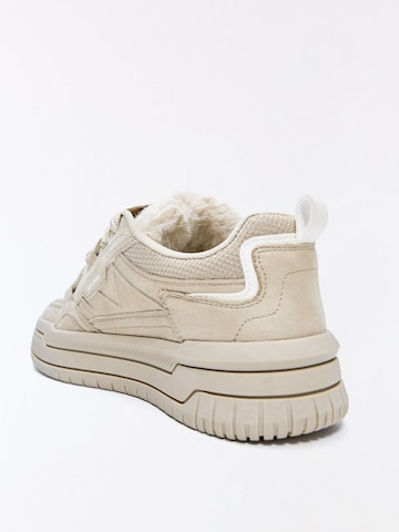 Bershka Låg sneaker i beige: baksida