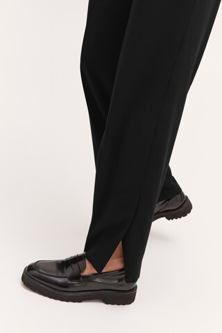 Loosefit Pantalon à pince 'Danta' b.young en noir