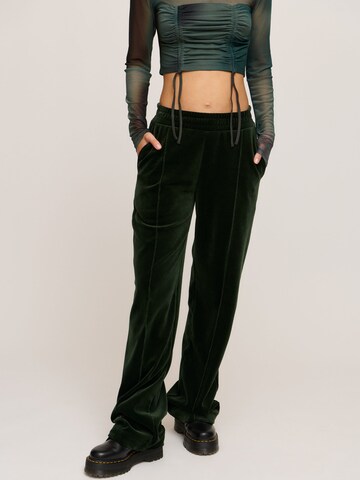 Wide leg Pantaloni 'Henriette Pants' de la A LOT LESS pe gri: față