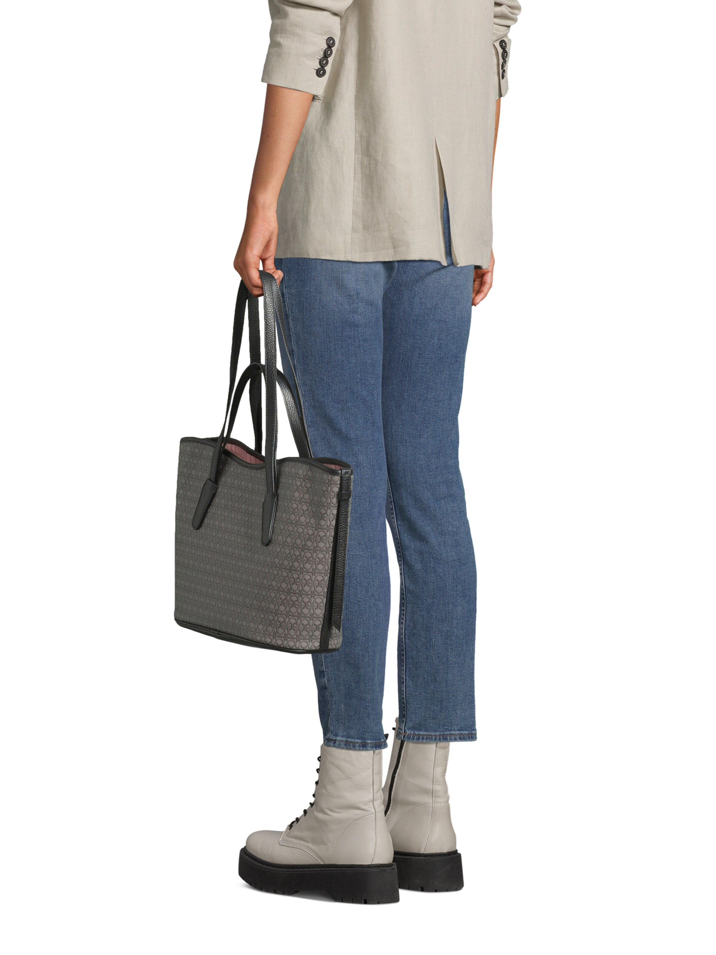 Plase de cumpărături 'NEW NEVER' de la Coccinelle pe negru: față