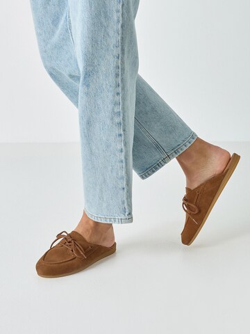 Tamaris Clogs in Brown