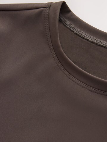 self. Тениска в кафяво