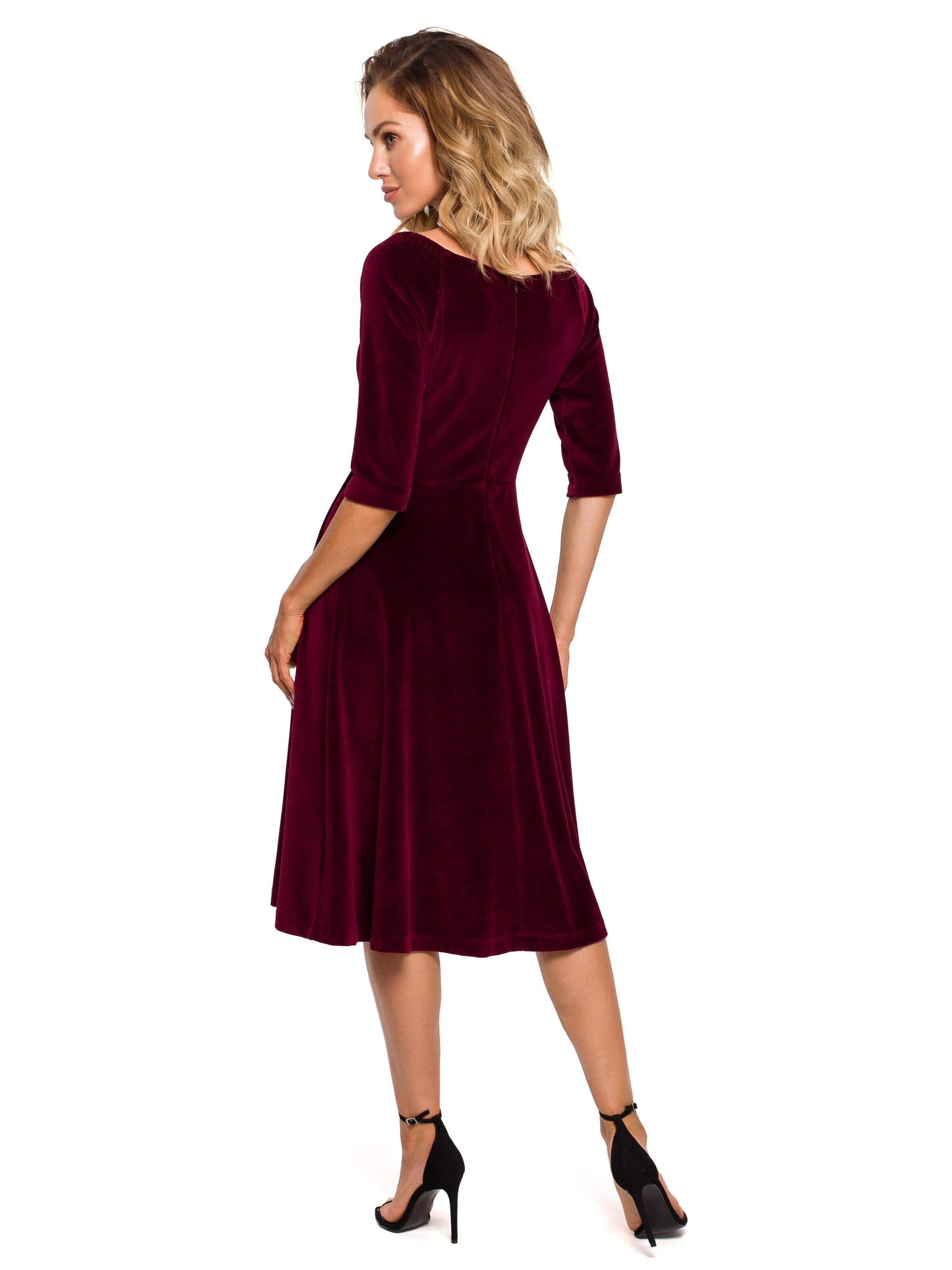 Rochie de la made of emotion pe roșu