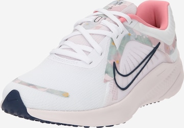 NIKE - Zapatillas de running 'Quest 5' en blanco: frente