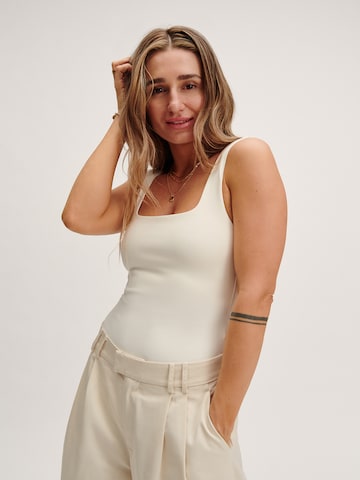 Tatiana Zidekova Rövid body - fehér: elől