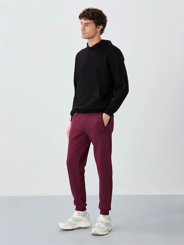 Tommy Life Regular Workout Pants in Red