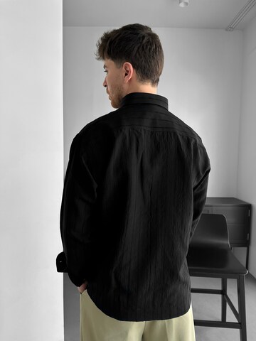 Kleidermafia - Ajuste regular Camisa 'Regular Fit Striped Line Shirt - Black' en negro