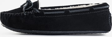 Minnetonka - Pantufa 'Cally' em preto: frente