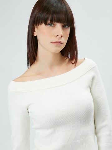Pullover di Influencer in bianco