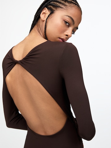 Robe Pull&Bear en marron