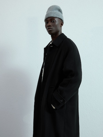 Cappotto di mezza stagione di Bershka in nero