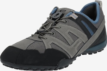 Chaussure de sport à lacets GEOX en gris : devant