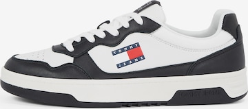 Baskets basses 'Essential' Tommy Jeans en beige : devant
