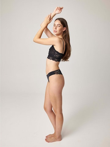 SNOCKS String in Black