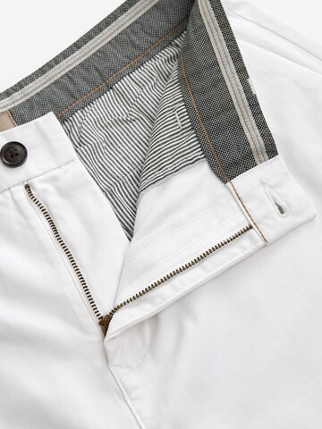 Next - regular Pantalón chino en blanco
