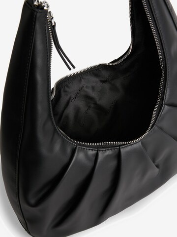 Calvin Klein Τσάντα ώμου σε μαύρο