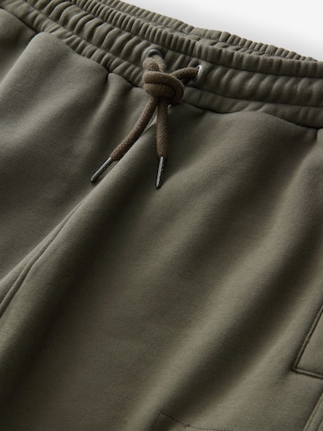 Next Tapered Cargobukser i grøn