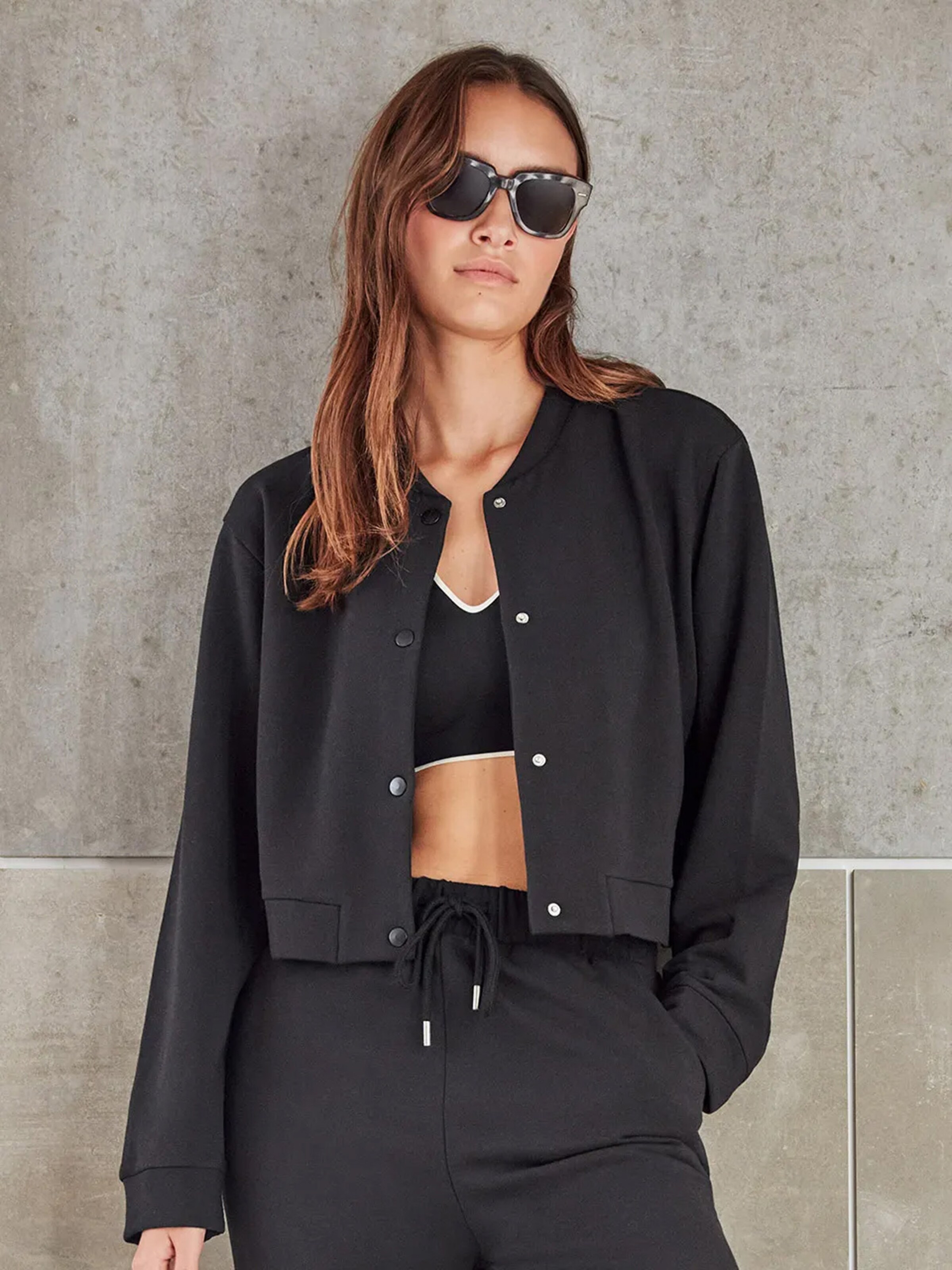 Gisela Jacke in Schwarz