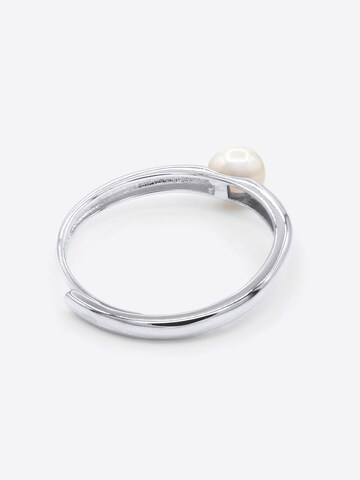 Ateliers Saint Germain Ring 'Reine Jeanne' in White