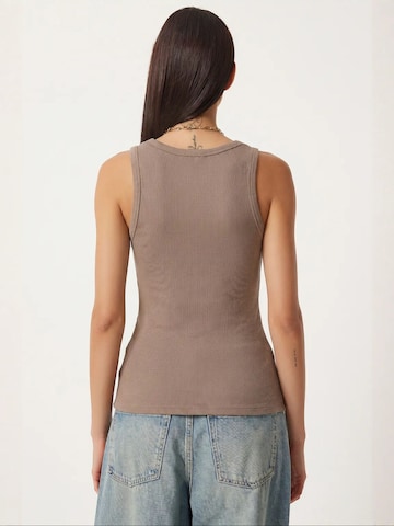 Happiness İstanbul Top 'Camis' w kolorze brązowy