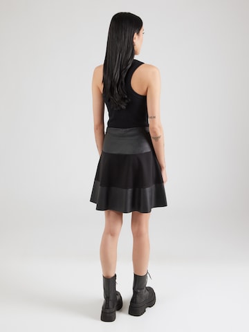 ABOUT YOU Hame 'Reyna' värissä musta