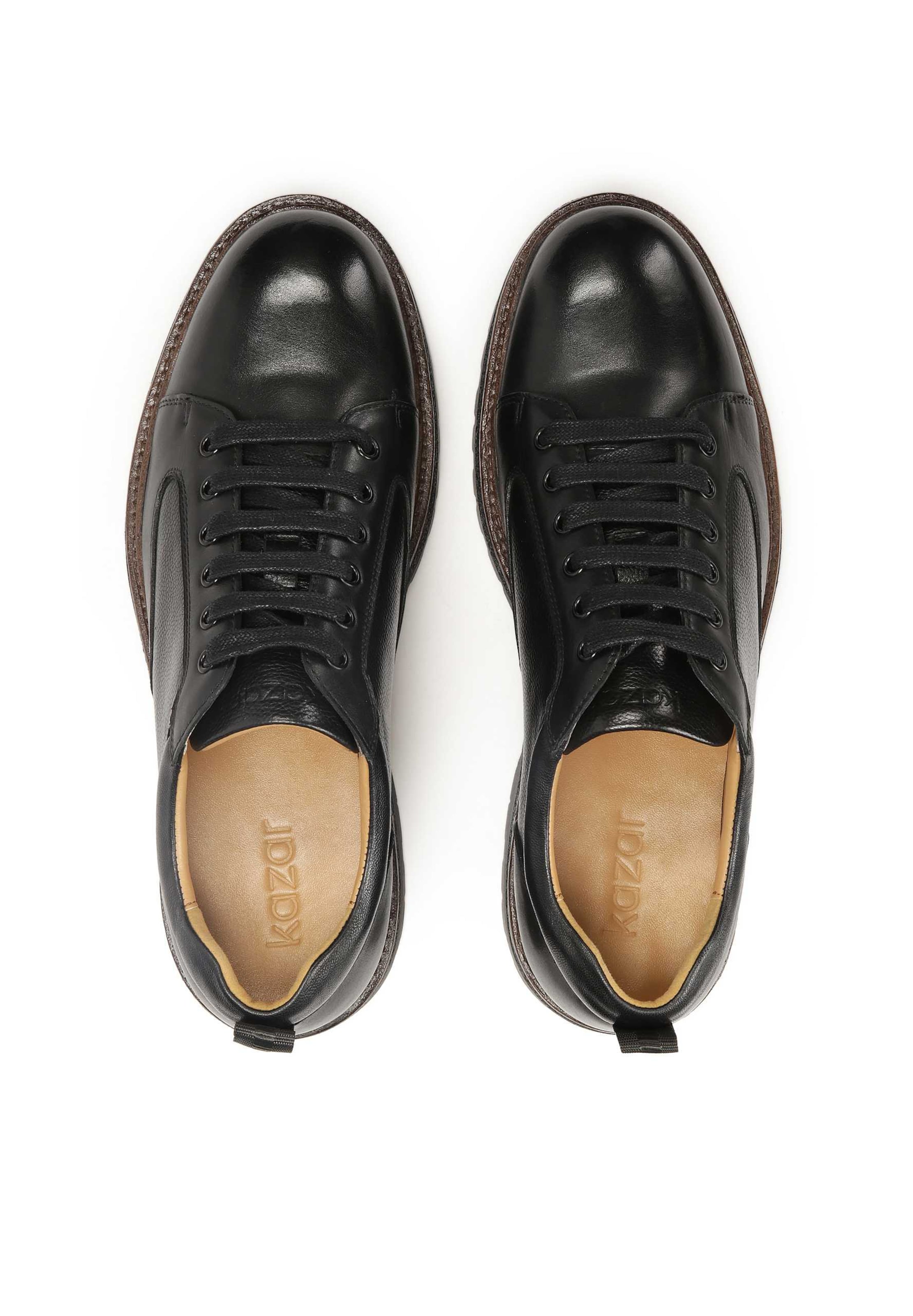 Scarpa stringata di Kazar in nero
