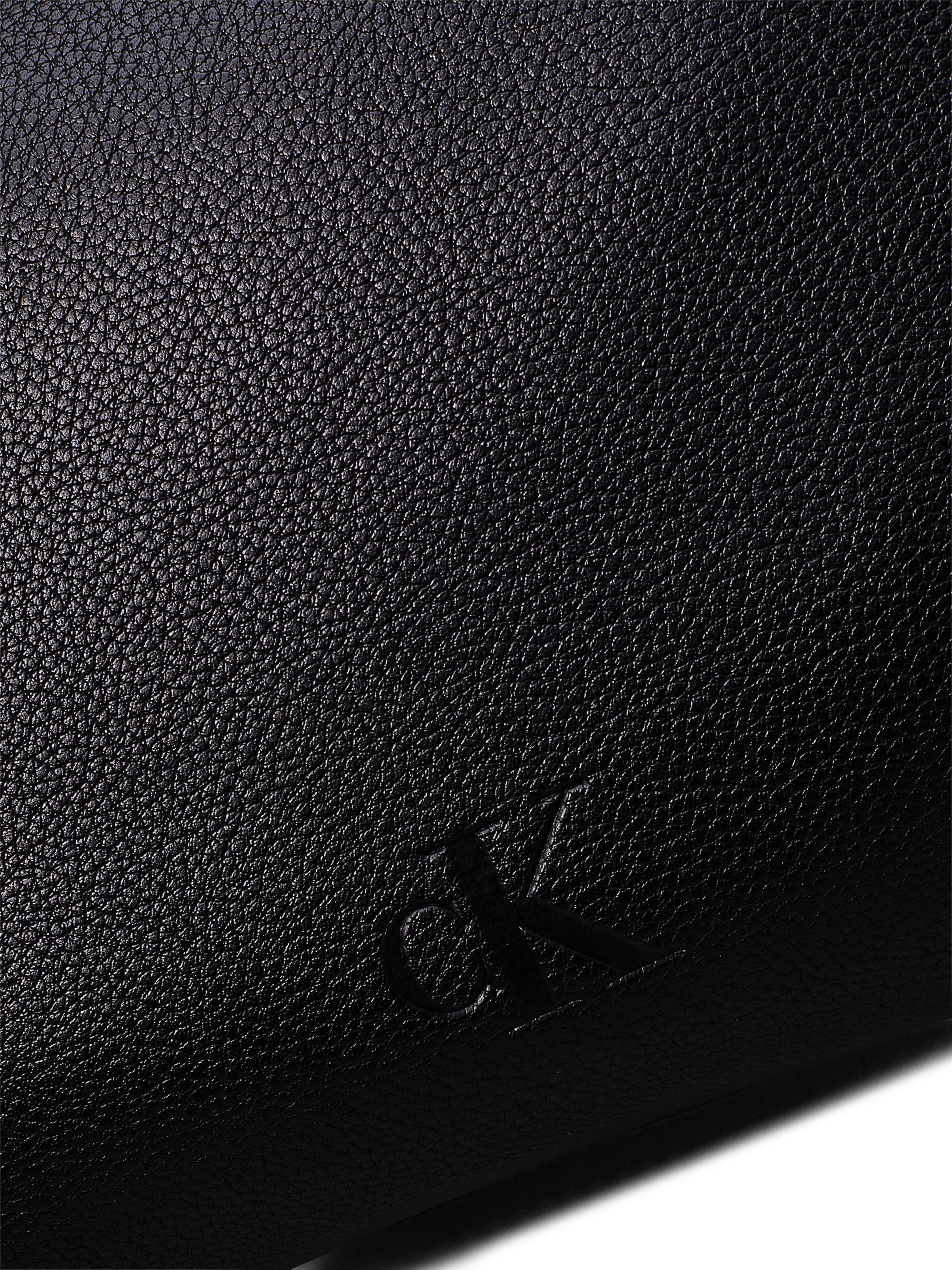 Calvin Klein Olkalaukku värissä musta