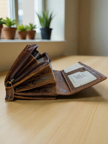 Ella Eisvogel Wallet in Brown