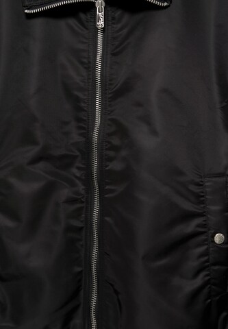 Pull&Bear Jacke in Schwarz