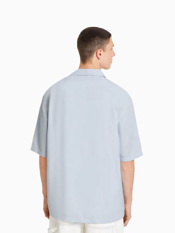 Bershka Comfort fit Koszula w kolorze niebieski