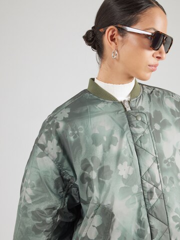 Monki Демисезонная куртка в Зеленый