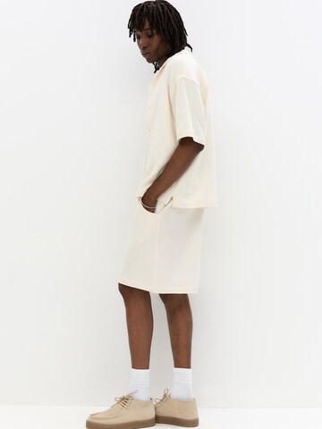 Pull&Bear Loose fit Trousers in White