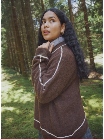 Pullover di Zizzi in marrone