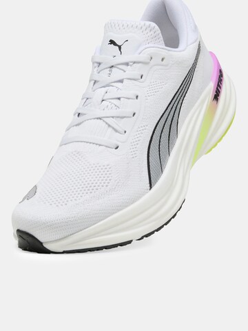 Chaussure de course 'Magnify Nitro 2' PUMA en blanc