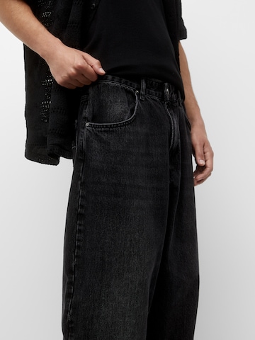 Pull&Bear Zvonové kalhoty Džíny – černá