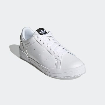 Baskets basses 'Court Tourino' ADIDAS ORIGINALS en blanc