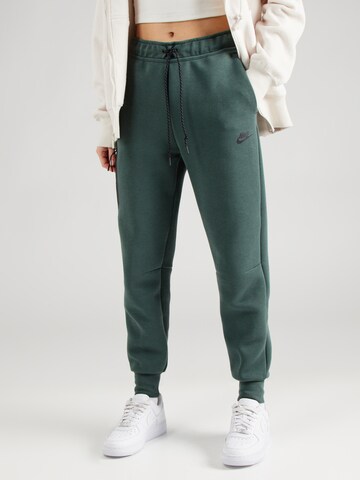 Tapered Pantaloni 'TCH FLC' di Nike Sportswear in verde: frontale