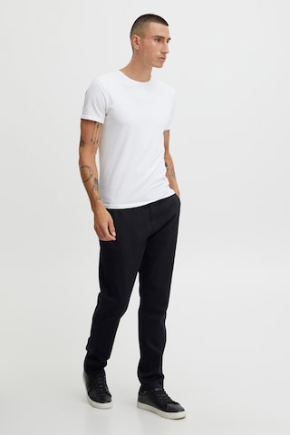 !Solid Regular Chino Pants in Black