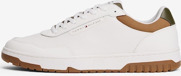 TOMMY HILFIGER Sneakers 'BASKET CORE' in White: front