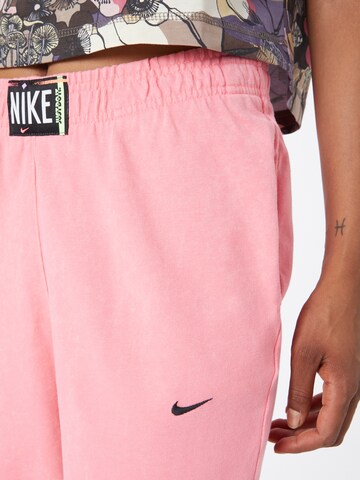 Effilé Pantalon Nike Sportswear en rose