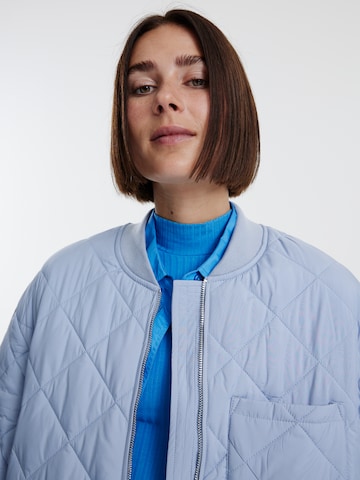 Manteau mi-saison 'Juno' EDITED en bleu